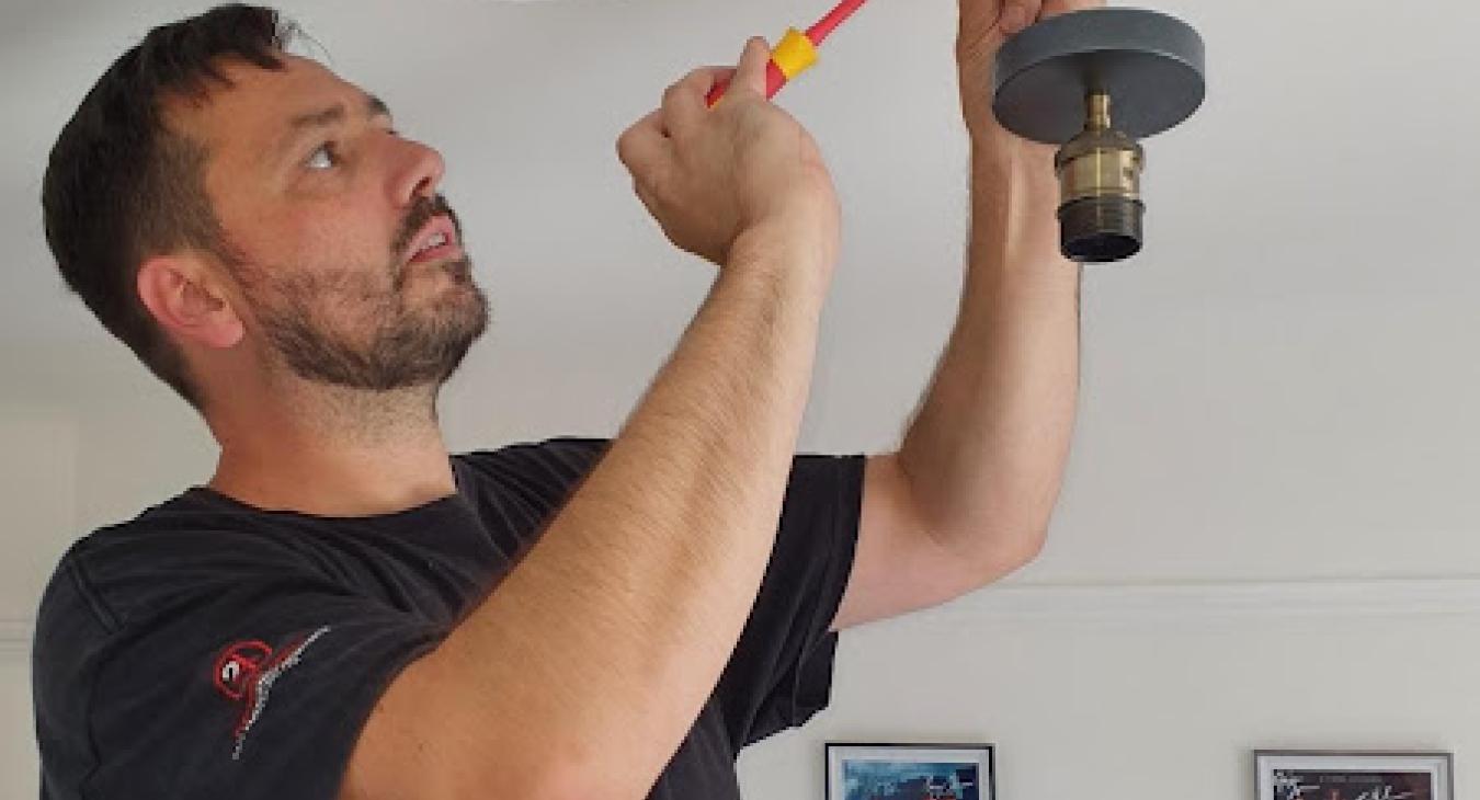 How To Change a Light Fitting💡 Electrical Faults Fixed